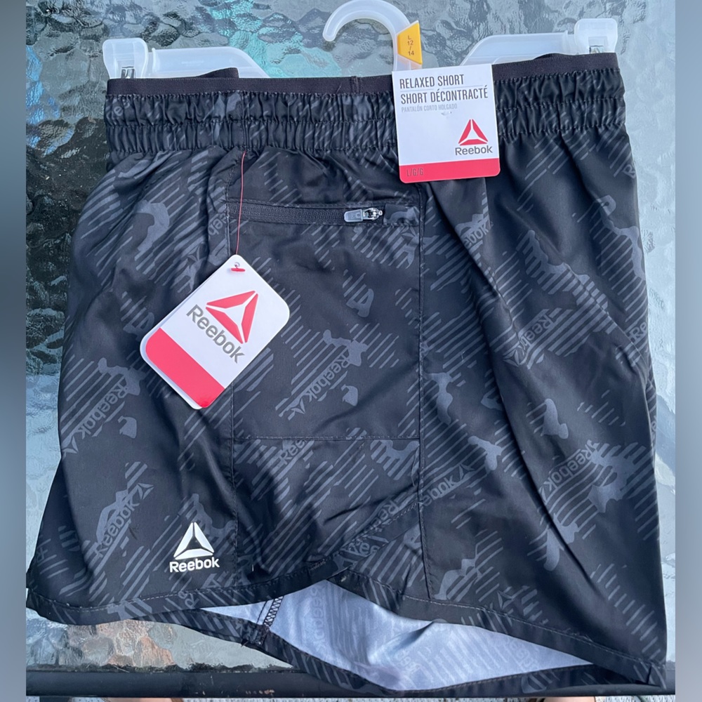 NWT Large Black Reebok Relaxed Athletic Shorts With Pocket